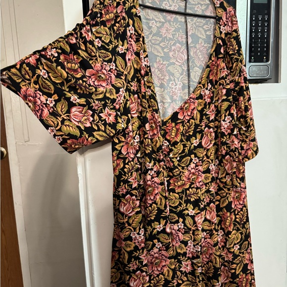 torrid Dresses & Skirts - “The Royal Curtain” Size 6 Torrid Floral Dress with Pink and Gold Accents